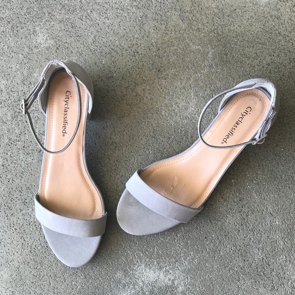 🄻🄰🅂🅃🄿🄰🄸🅁 10 Grey chunky ankle strap sandal - Picture 4 of 6